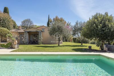 Beautiful 4 bedroom Villa for sale with panoramic view in Saint Paul de Vence, Provence Alpes Cote d'Azur