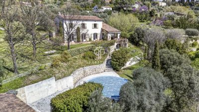 Spacious 5 bedroom Villa for sale with panoramic and sea views in Grasse, Provence Alpes Cote d'Azur
