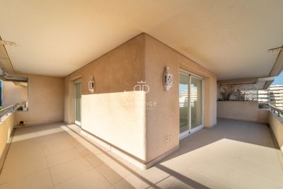 Exclusive 3 bedroom Apartment for sale with sea view in Puerto Banus, Andalucia
