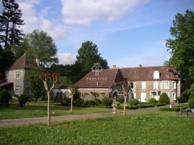 Historical 6 bedroom  Hunting Lodge  for sale with countryside views in Sauveterre de Bearn, Nouvelle Aquitaine