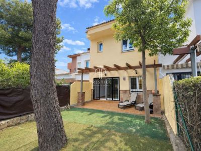 Inviting 3 bedroom Townhouse for sale with countryside view in Alhaurin el Grande, Andalucia