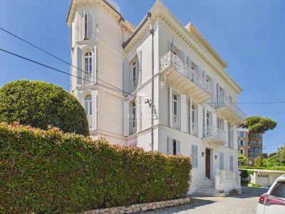 Luxury 3 bedroom Apartment for sale with panoramic and sea views in Antibes, Provence Alpes Cote d'Azur