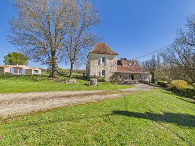 Authentic 8 bedroom House for sale with panoramic and countryside views in Issigeac, Nouvelle Aquitaine