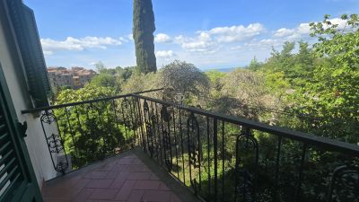 Character 3 bedroom Apartment for sale with panoramic view in Volterra, Tuscany