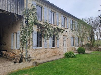 Character 4 bedroom Farmhouse for sale with countryside view in La Reole, Nouvelle Aquitaine