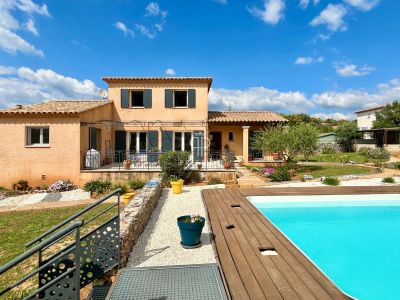 Spacious 3 bedroom Villa for sale in Uzes, Occitanie