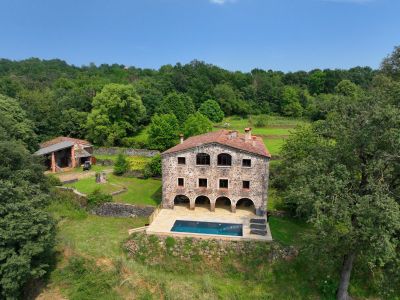 Character 9 bedroom Farmhouse for sale in Olot, Catalonia