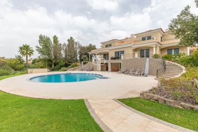 Stunning 4 bedroom House for sale with panoramic and countryside views in Loule, Algarve