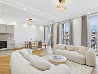 Renovated 2 bedroom Apartment for sale in Musiciens, Nice, Provence Alpes Cote d'Azur