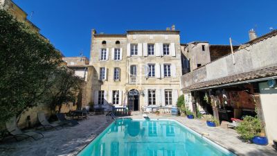  Character 7 bedroom House for sale with Income Potential in Castillon la Bataille, Nouvelle Aquitaine