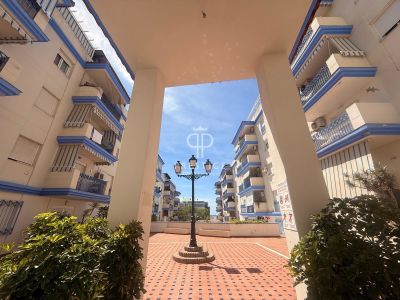 Inviting 4 bedroom Apartment for sale with sea view in Estepona, Andalucia