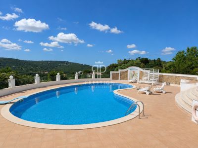 Spacious 4 bedroom Villa for sale with panoramic view in Loule, Algarve
