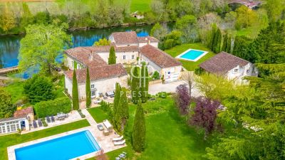 Luxury 10 bedroom Riverside Domaine for sale with countryside view in Vire sur Lot, Occitanie