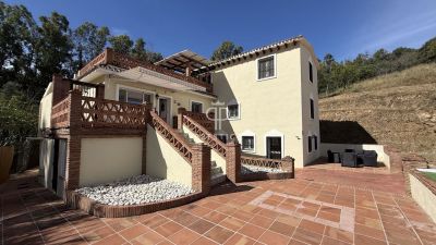 Spacious 4 bedroom Villa for sale with countryside and panoramic views in Mijas, Andalucia