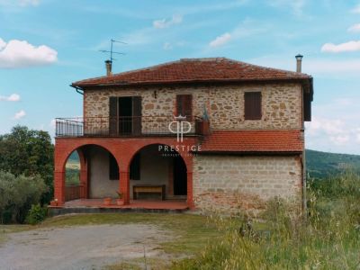 6 bedroom Farmhouse for sale with countryside and panoramic views with Income Potential in Panicale, Umbria