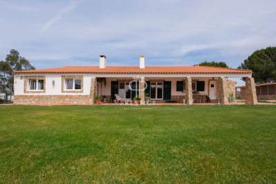 Unique 4 bedroom Estate for sale with countryside view in Pegoes, Montijo, Alentejo Southern Portugal