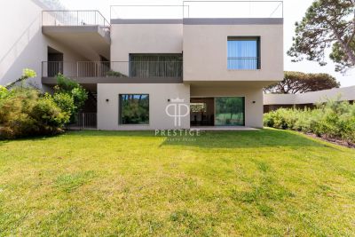Immaculate 2 bedroom Apartment for sale with countryside view in Quinta da Marinha, Cascais, Central Portugal