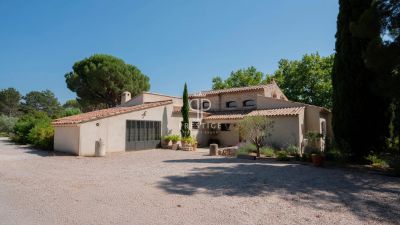Immaculate 4 bedroom House for sale with countryside view in Aix en Provence, Provence Alpes Cote d'Azur