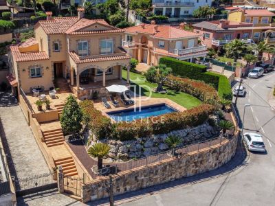 4 bedroom Villa for sale with Income Potential in Lloret de Mar, Catalonia
