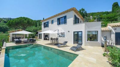 Immaculate 4 bedroom House for sale with panoramic and countryside views in Speracedes, Provence Alpes Cote d'Azur