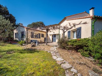 Stylish 4 bedroom Villa for sale with panoramic and countryside views in Montesquieu des Alberes, Occitanie