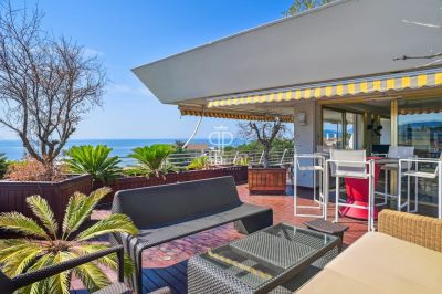Beautiful 2 bedroom Apartment for sale with sea and panoramic views in Croix des Gardes, Cannes, Provence Alpes Cote d'Azur