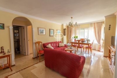 Frontline 3 bedroom Apartment for sale in Estepona, Andalucia