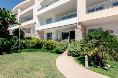 Immaculate 3 bedroom Apartment for sale with sea view in Porto de Mos, Algarve
