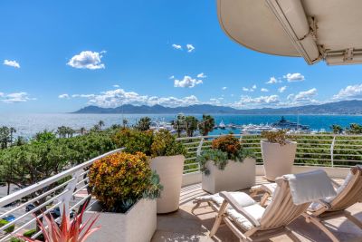 Wow factor 4 bedroom Apartment for sale with panoramic and sea views in Cannes, Provence Alpes Cote d'Azur