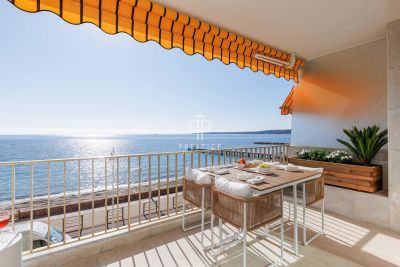Beachfront 2 bedroom Apartment for sale with sea and panoramic views in Palm Beach, Cannes, Provence Alpes Cote d'Azur