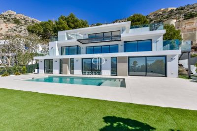 Immaculate 5 bedroom Villa with sea and panoramic views in Altea Hills, Altea, Valencia
