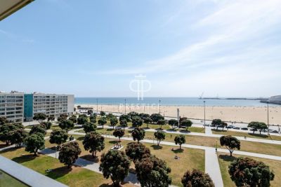 Beachfront 4 bedroom Apartment for sale with sea view in Matosinhos, Porto, Northern Portugal