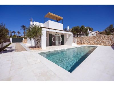 Immaculate 2 bedroom Villa for sale with sea view in Torre Soli Nou, Menorca