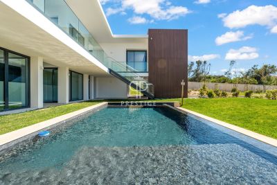 Wow factor 4 bedroom Villa for sale with panoramic view in Sintra, Central Portugal
