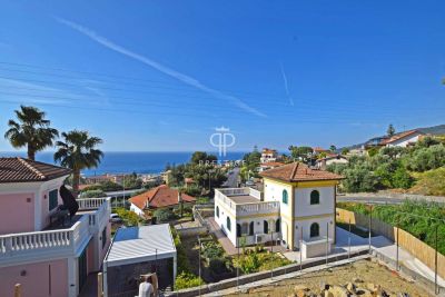 Immaculate 3 bedroom Villa for sale with sea view in Ospedaletti, Liguria