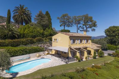 Beautiful 4 bedroom Provencal Villa for sale with sea and panoramic views in Vence, Provence Alpes Cote d'Azur