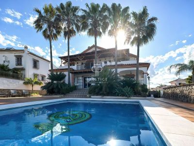 Spacious 4 bedroom Villa for sale with countryside view in Alhaurin el Grande, Andalucia