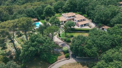 Spacious 6 bedroom Villa for sale with panoramic view in Le Rouret, Provence Alpes Cote d'Azur
