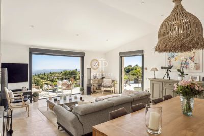Beautiful 4 bedroom Villa for sale with panoramic and sea views in Tourrettes sur Loup, Provence Alpes Cote d'Azur