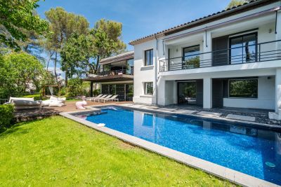 Immaculate 5 bedroom House for sale with countryside and panoramic views in Meyreuil, Provence Alpes Cote d'Azur