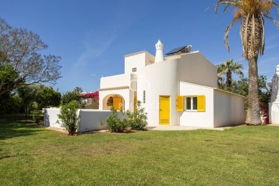 Immaculate 3 bedroom Villa for sale with panoramic view in Vilamoura, Algarve