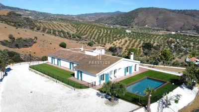 Immaculate 6 bedroom Villa for sale with countryside view in Casarabonela, Andalucia