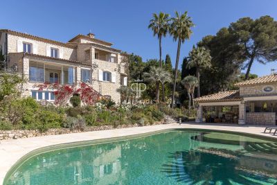 Wow factor 7 bedroom Villa for sale with panoramic and sea views in Saint Paul de Vence, Provence Alpes Cote d'Azur