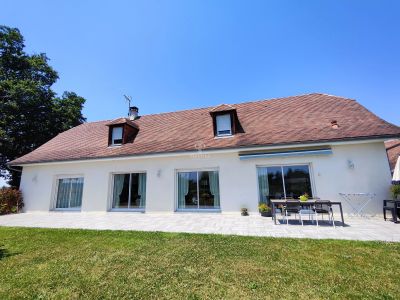 Stylish 4 bedroom House for sale with countryside view in Sauveterre de Bearn, Nouvelle Aquitaine