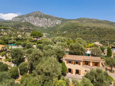Authentic 2 bedroom House for sale with panoramic and countryside views in Castellar, Provence Alpes Cote d'Azur