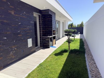 Immaculate 2 bedroom Villa for sale in Salir do Porto, Central Portugal
