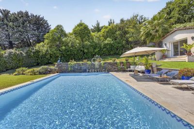 Stunning 5 bedroom Villa for sale with panoramic and sea views in Chateauneuf, Provence Alpes Cote d'Azur