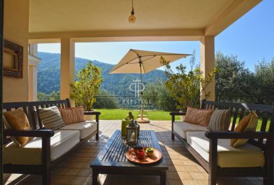 Beautiful 4 bedroom Villa for sale with panoramic and sea views in Vallebona, Liguria