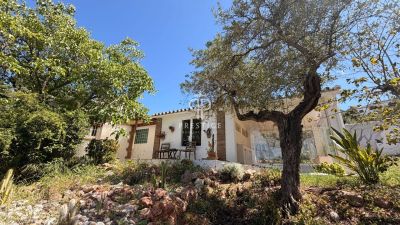 Authentic 2 bedroom Villa for sale with countryside view in Alhaurin el Grande, Andalucia