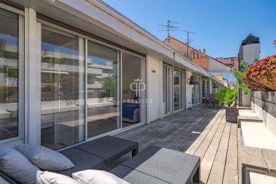 Bright 2 bedroom Apartment for sale in La Croisette, Cannes, Provence Alpes Cote d'Azur